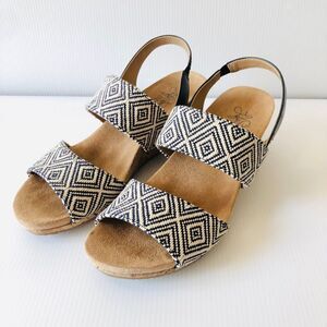 Life Stride Women Wedge Sandals 8.5 Black & White Marcela Primitive Aztec Design